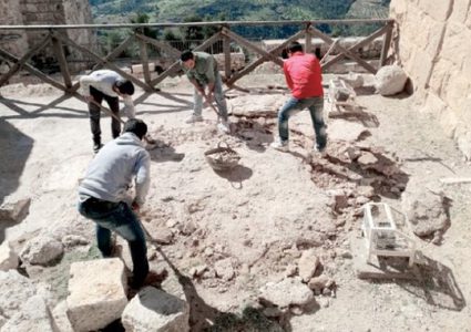 الأشغال العامة تبدأ بترميم الكهوف والمنازل وتأهيل الطرق جنوب الخليل