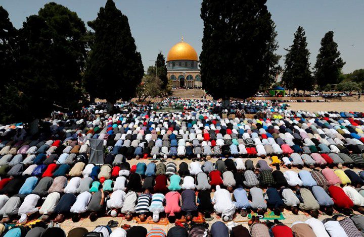 رغم العراقيل.. عشرات الآلاف يؤدون صلاة الجمعة بالمسجد الأقصى