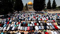 رغم العراقيل.. عشرات الآلاف يؤدون صلاة الجمعة بالمسجد الأقصى