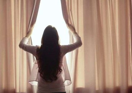 دراسة: زيادة حجم نافذة منزلك تعزز سعادة أفراد الأسرة!