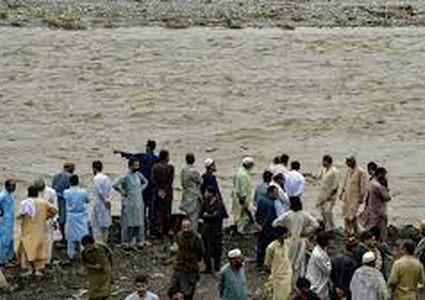 إجلاء الآلاف في باكستان من بيوتهم بسبب الفيضانات