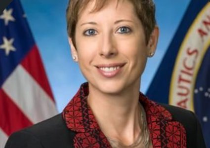 الفلسطينية نجود الفاهوم تقود مشروع هبوط أول امرأة وأول رجل ملون على القمر