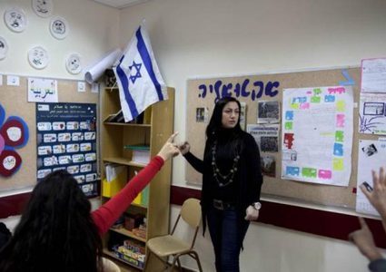 إسرائيل: نقابة المعلمين تهدد بتاجيل العام الدراسي