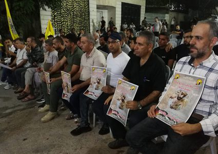 وقفة اسناد مع الأسير خليل عواودة في بلدة إذنا غرب الخليل