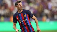 تشافي: وجود ليفاندوفسكي في برشلونة نعمة