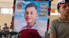 مدرسة أبو عبيدة شمال قطاع غزة تفتتح العام الدراسي الجديد بتأبين 3 من طلابها ووضع أكاليل على مقاعدهم بعد ارتقائهم خلال عدوان الاحتلال الأخير على غزة