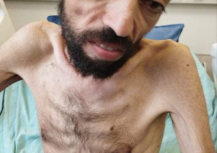 الأسير خليل عواودة يواجه وضعا صحيا خطيرا نتيجة الإضراب عن الطعام