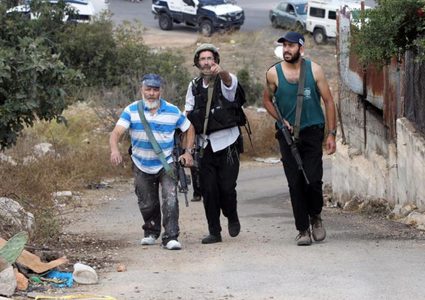 مستوطنون يعتدون على مواطن ويصيبونه بجروح جنوب بيت لحم