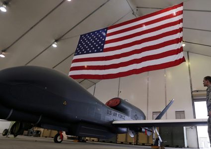 إيران تحتجز طائرة أمريكية بدون طيار ثم تعيد إطلاقها