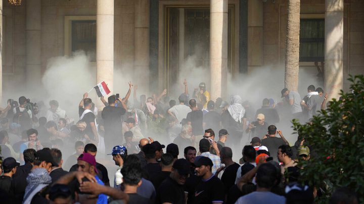 مقتدى الصدر يدعو لإقرار حقوق شهداء الثورة السلمية في العراق