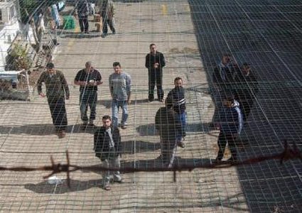 الحركة الأسيرة: إضراب الأسرى سيبدأ الخميس مع استمرار التمرد على قوانين السجان