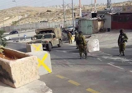 الاحتلال يواصل إغلاق مدخلي سلواد لليوم الثالث على التوالي