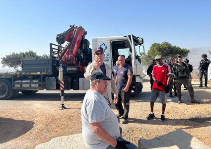 الاحتلال يستولي على مستلزمات متنزه في الخليل