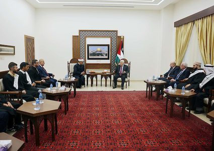 الرئيس محمود عباس يستقبل أوائل حفظة القرآن الكريم في رام الله