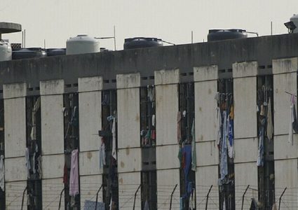 الداخلية اللبنانية: نسبة المساجين تزيد عن الطاقة الاستيعابية 300%