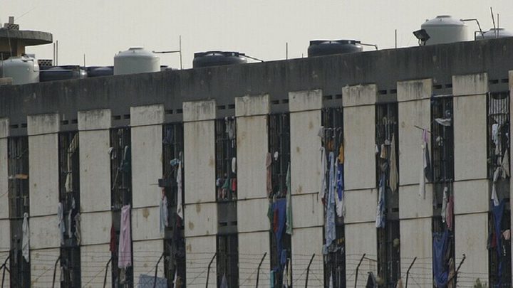 الداخلية اللبنانية: نسبة المساجين تزيد عن الطاقة الاستيعابية 300%