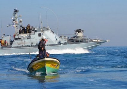 بحرية الاحتلال تطلق الرصاص صوب مراكب الصيادين جنوب قطاع غزة