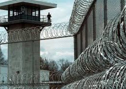 محكمة الاحتلال تمدد توقيف 3 أسيرات لستة أيام