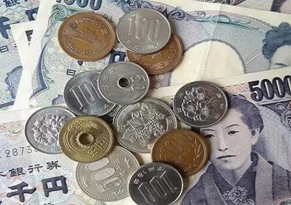 الين الياباني يتراجع إلى أدنى مستوياته منذ 24 عاما مقابل الدولار