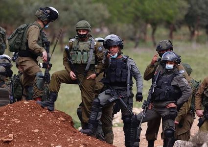 مستوطنون ينصبون خيمتين عند نبع العوجا شمال أريحا ويطردون المواطنين