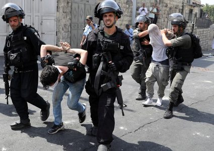 الاحتلال يعتقل مواطنا من نابلس