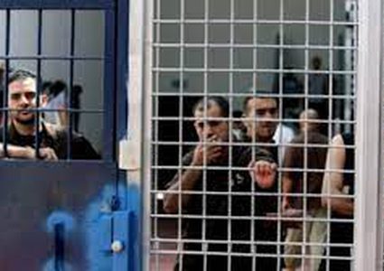 الاحتلال يمنع حفل إطلاق كتاب للأسير المقدسي إسحق عرفة