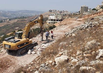 بلدية نابلس تستكمل العمل على شق طريق دائري جنوب نابلس وصولا لحوارة