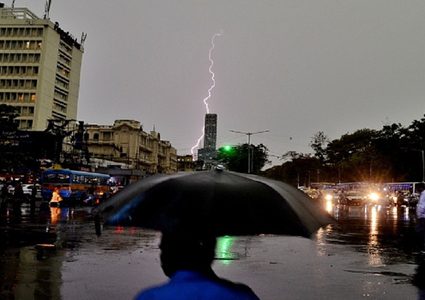 مصرع 23 شخصا بسبب صواعق البرق شرقي الهند