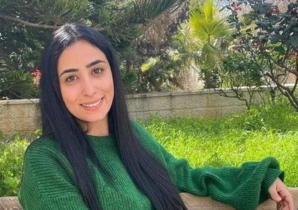 اعتقال الصحفية غوشة بعد اقتحام منزلها في حي الشيخ جراح