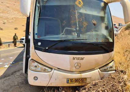 إطلاق نار على حافلة تقل مستوطنين على شارع 90 بغور الأردن