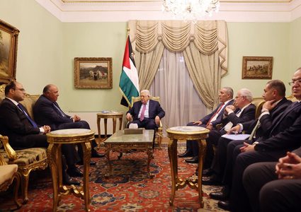 الرئيس محمود عباس يستقبل وزير الخارجية المصري