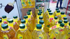 وزارة الاقتصاد تحدد السقف السعري الأعلى لسلعتي زيت دوار الشمس والطحين