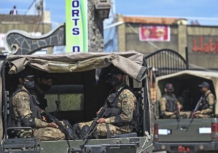 مقتل خمسة جنود باكستانيين في مواجهات مع عناصر "طالبان"