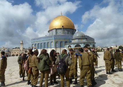 المفتي العام يستنكر قيام مستوطنين بالنفخ بالبوق وأداء صلوات تلمودية في المسجد ال