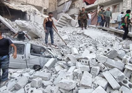 مصرع 10 أشخاص في انهيار مبنى بمدينة حلب شمال سوريا