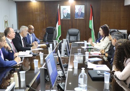 وزير الحكم المحلي يبحث مع بعثة البنك الدولي الخطة القادمة لقطاع النفايات الصلبة