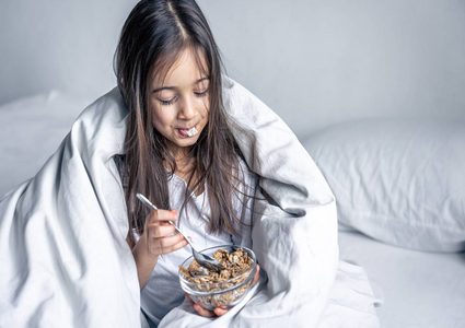 5 أطعمة تساعد على استرخاء العضلات والنوم