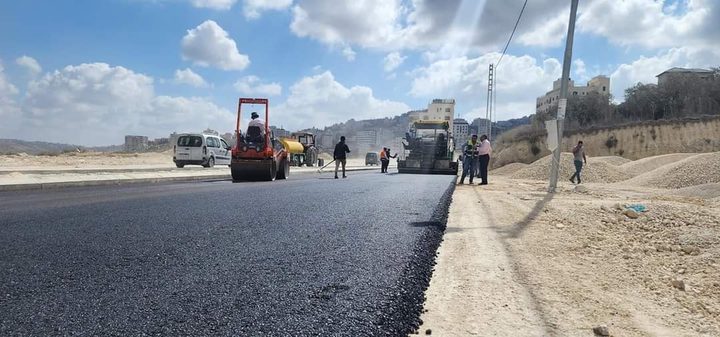 الأشغال تنتهي من تعبيد شارع بيت وزن في مرحلته الأولى