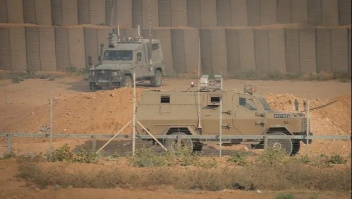 الاحتلال يعتقل فلسطينيين حاولا اجتياز الحدود