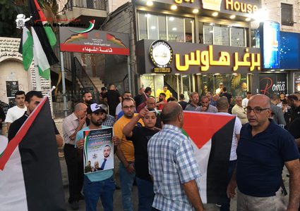 وقفة في مخيم قلنديا تنديدا باستمرار الاحتلال احتجاز جثمان الشهيد محمد شحام