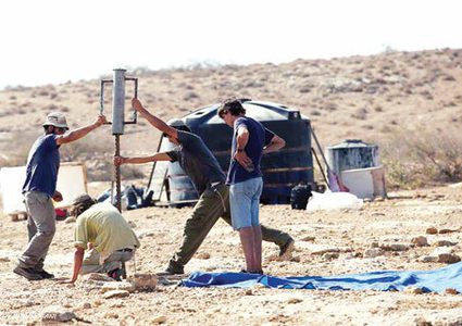 مستوطنون يواصلون أعمال بناء في الأغوار