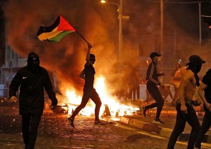 أحكام بالسجن لسنوات بحق شابين لمشاركتهما في "هبة الكرامة"