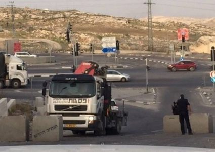 قوات الاحتلال تغلق مدخل النبي صالح وقرى بنى زيد الغربية