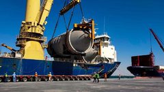 ميناء الأدبية بالسويس يستقبل وحدات تفحيم بوزن 800 طن