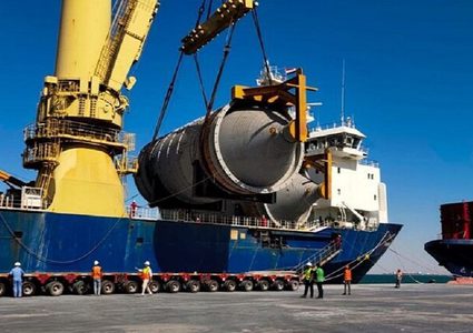 ميناء الأدبية بالسويس يستقبل وحدات تفحيم بوزن 800 طن