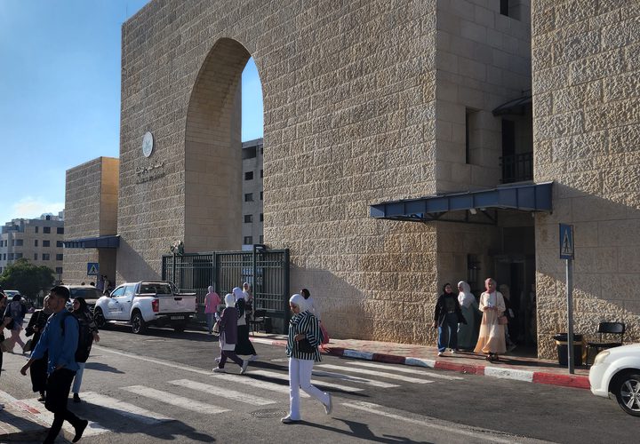 توافد طلبة جامعة النجاح الوطنية، اليوم الأحد 11\9\2022، إلى الجامعة لبدء الدراسة في الفصل الدراسي الأول لعام 2022_2023.