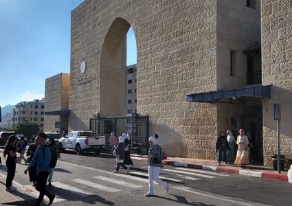 توافد طلبة جامعة النجاح الوطنية، اليوم الأحد 11\9\2022، إلى الجامعة لبدء الدراسة في الفصل الدراسي الأول لعام 2022_2023.