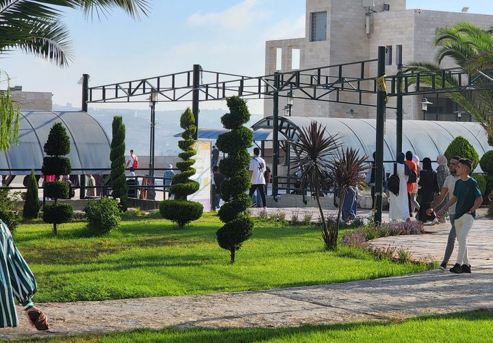 توافد طلبة جامعة النجاح الوطنية، اليوم الأحد 11\9\2022، إلى الجامعة لبدء الدراسة في الفصل الدراسي الأول لعام 2022_2023.