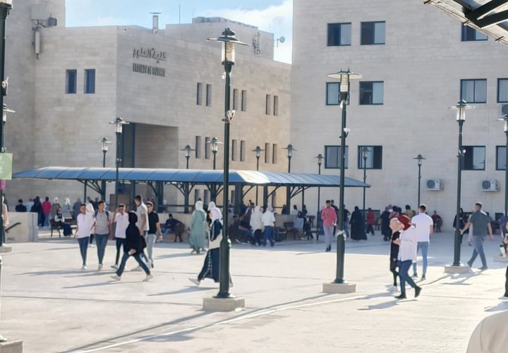 توافد طلبة جامعة النجاح الوطنية، اليوم الأحد 11\9\2022، إلى الجامعة لبدء الدراسة في الفصل الدراسي الأول لعام 2022_2023.
