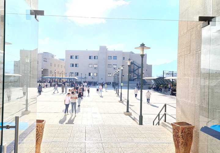 توافد طلبة جامعة النجاح الوطنية، اليوم الأحد 11\9\2022، إلى الجامعة لبدء الدراسة في الفصل الدراسي الأول لعام 2022_2023.